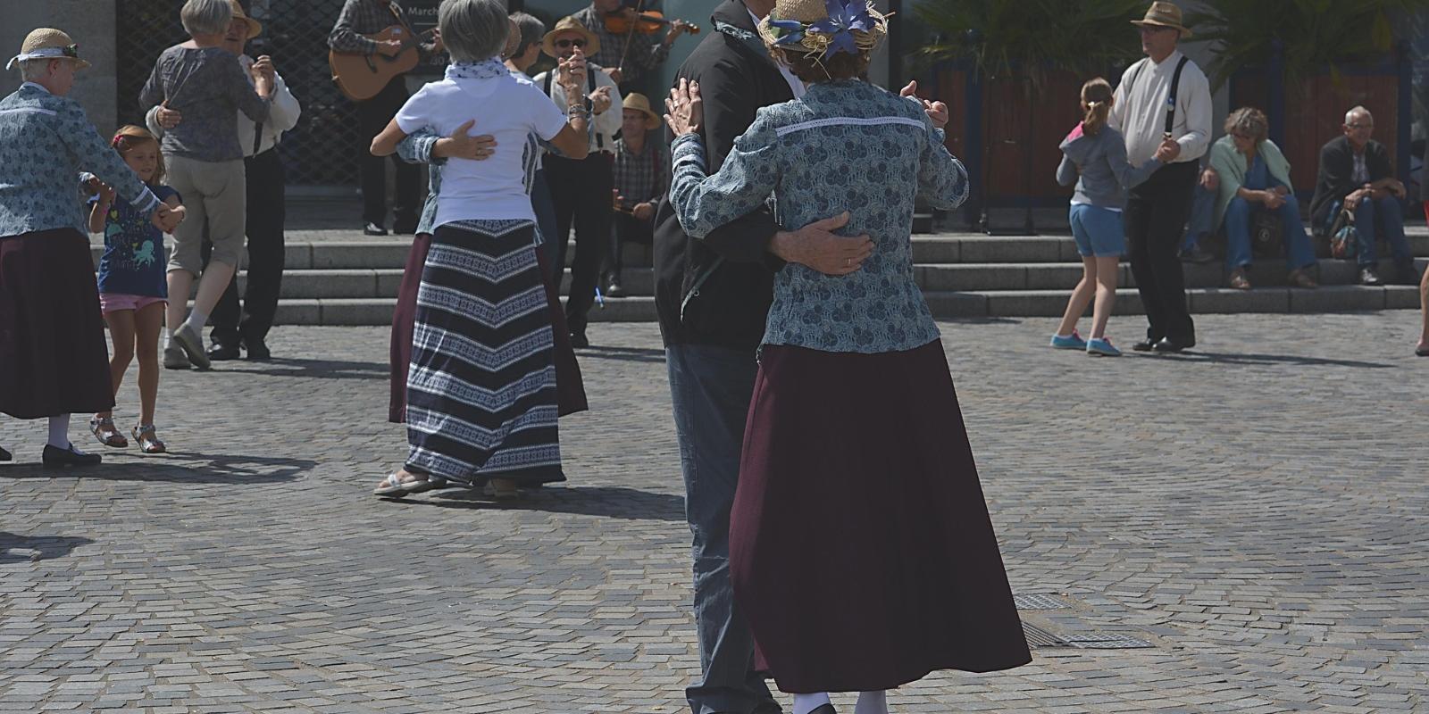 dance-1057707_1920