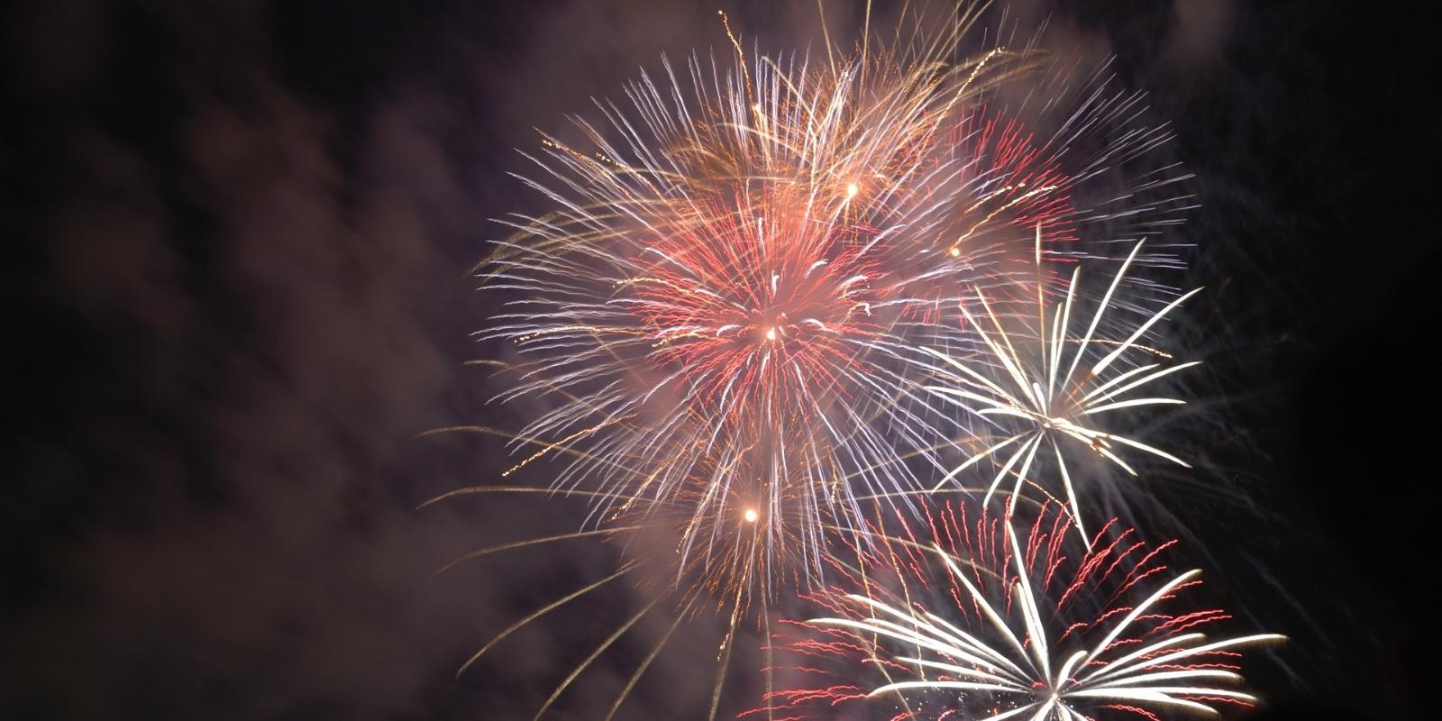 fireworks-80193_1920